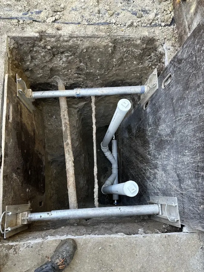 Experienced plumber completing Drain Cleaning work in New River